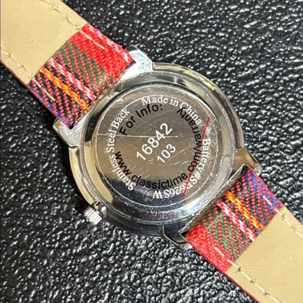 Merry Christmas Plaid Strap Watch with Festive Design WORKING